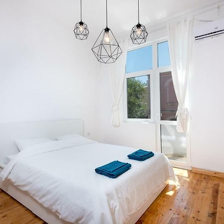 The White Apartment - Bogoridi Main Street 부르가스 외부 사진